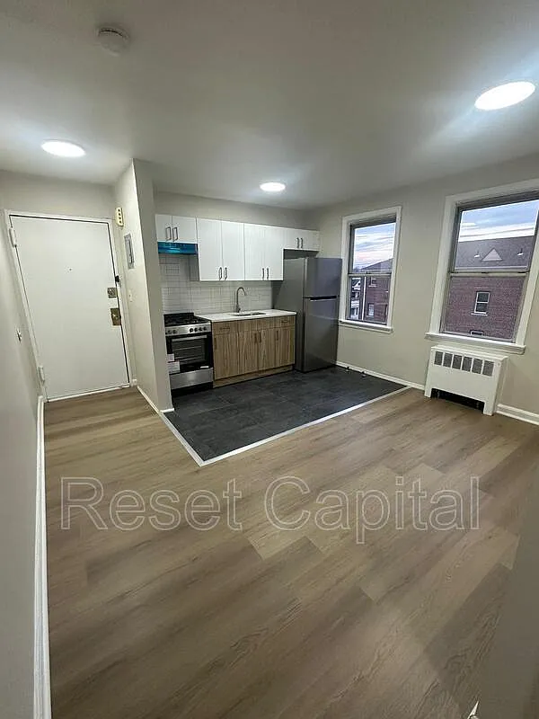 2 bed, 1.0 bath, 800 sqft, $1,799 — Photo 2