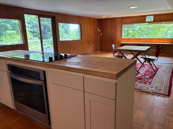35C Hasbrouck Ln