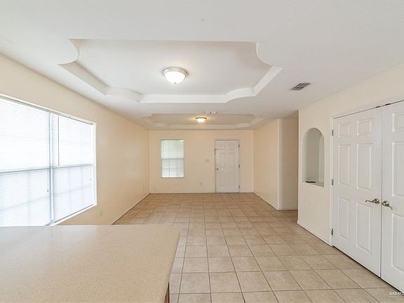 5th image of 304 Longoria Ave