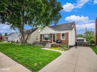 22419 Alger St, Saint Clair Shores, MI 48080
