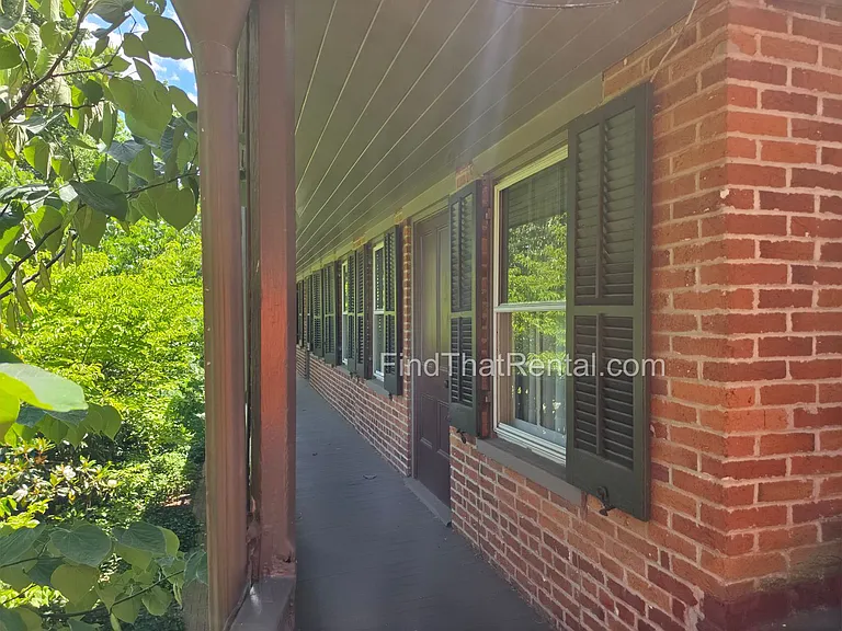 136 W Pomfret St — Photo 11