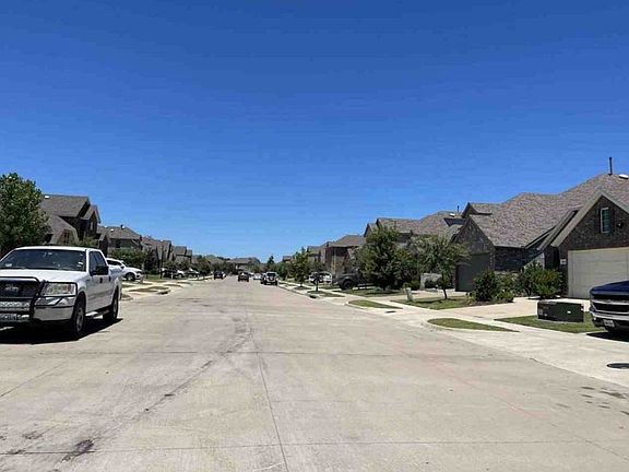 Exterior Neighborhood (street photo)