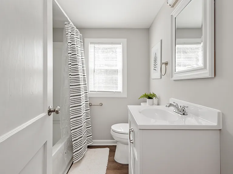 6525 W Grace St — Photo 35