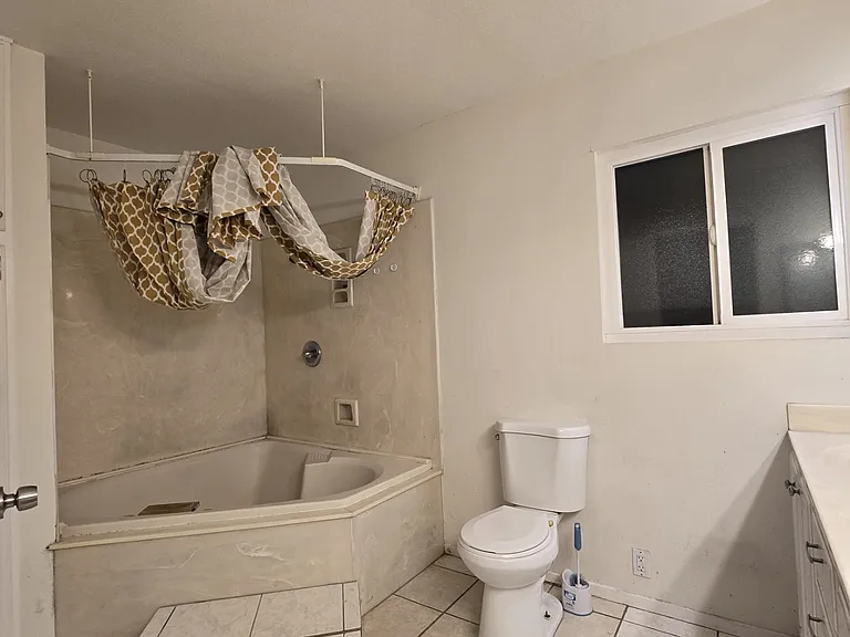 931 W Bainbridge Ave — Photo 8