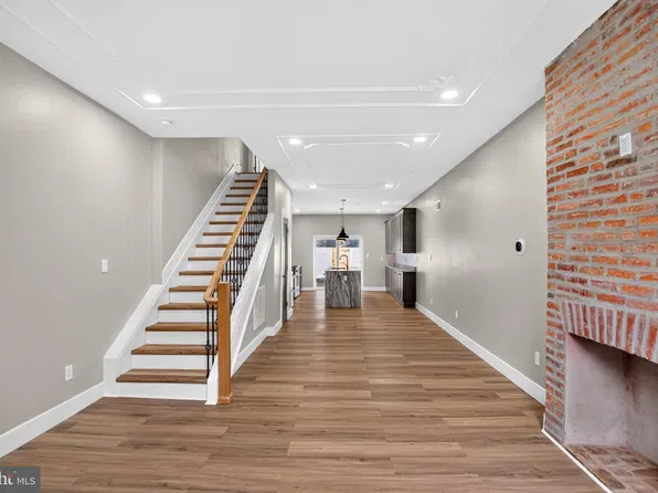 1108 S Front St, Philadelphia, PA 19147