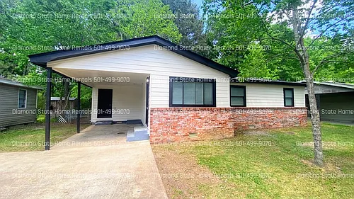 428 N Oak St Photo 1