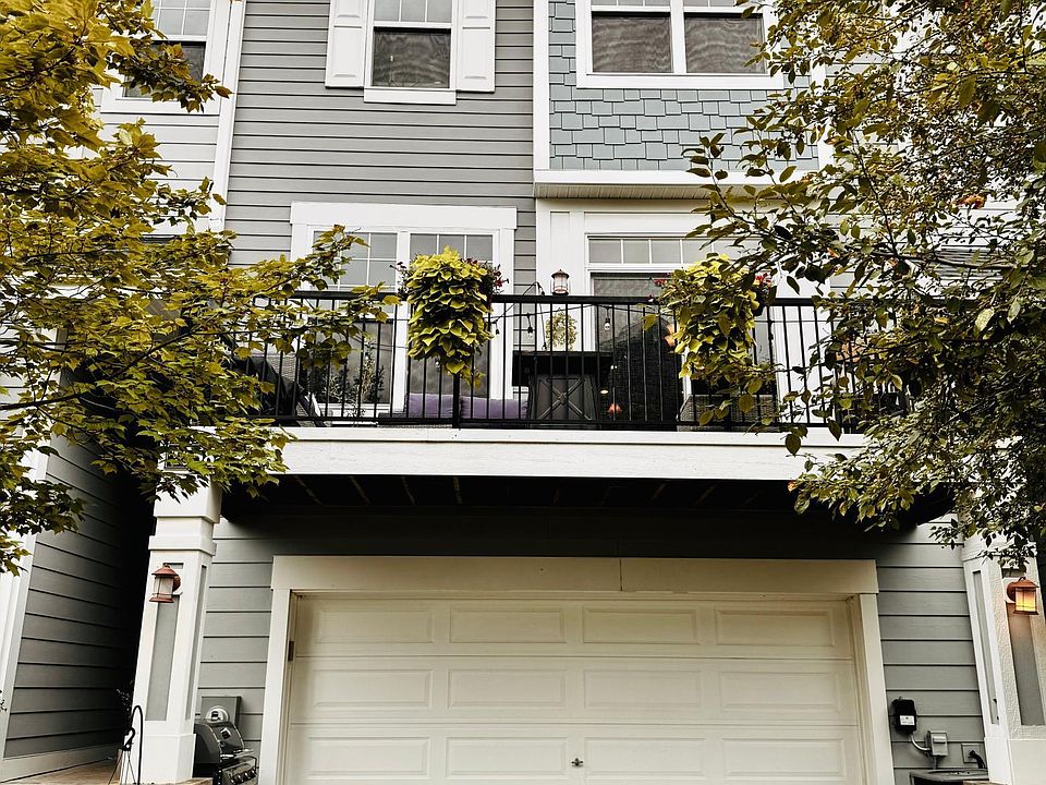 1st image of 15588 Eastbrook Ln