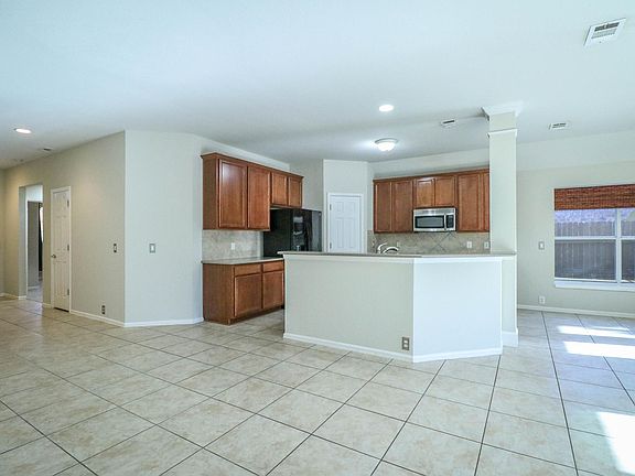 4th image of 10441 Nettie St