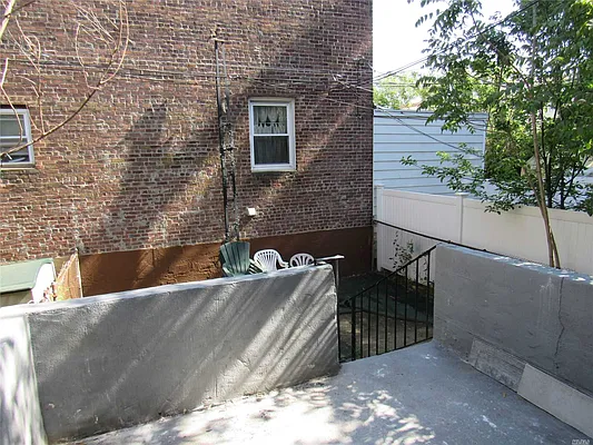 Rented by Mitra Hakimi Realty Group, LLC | media 18