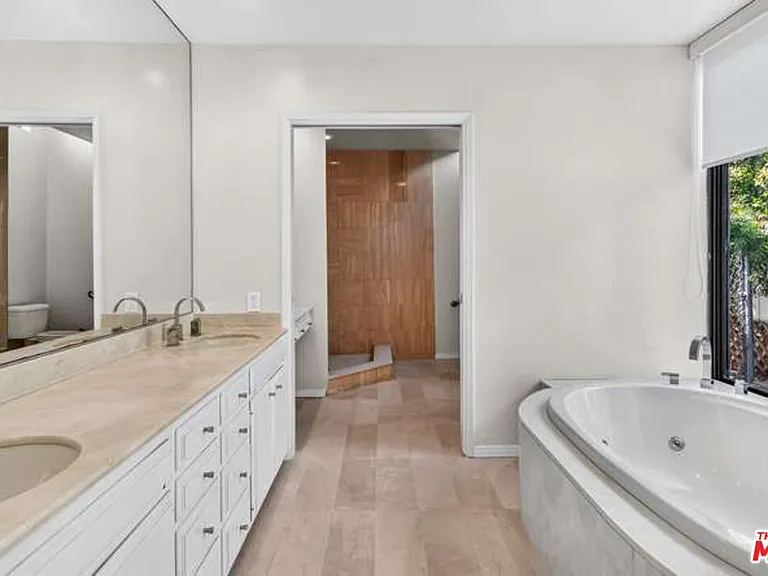 510 Toyopa Dr — Photo 23