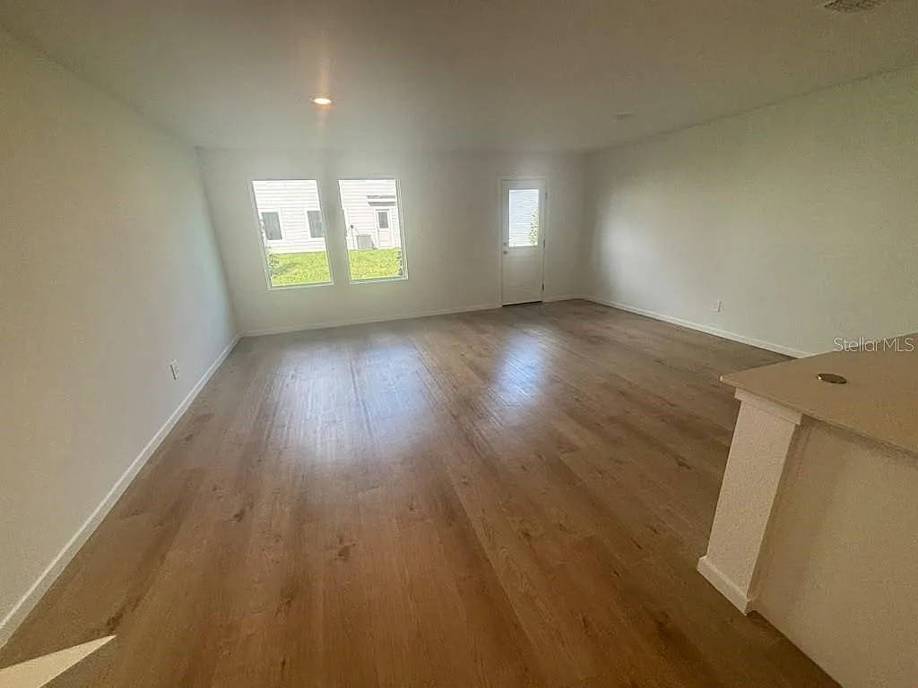 3 bed, 7.0 bath, 1386 sqft, $1,900 — Photo 4