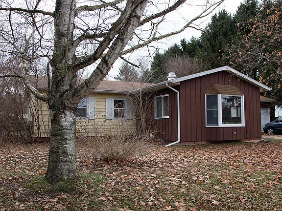 4th image of 2434 Hillcrest Dr