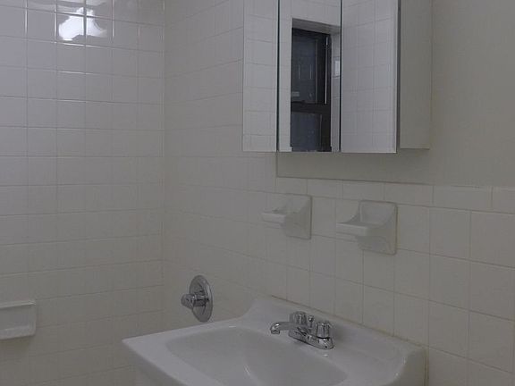 4th image of 404 E 80th St APT A