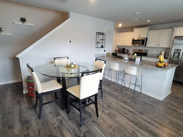120 Paddock Glen Dr — Photo 3