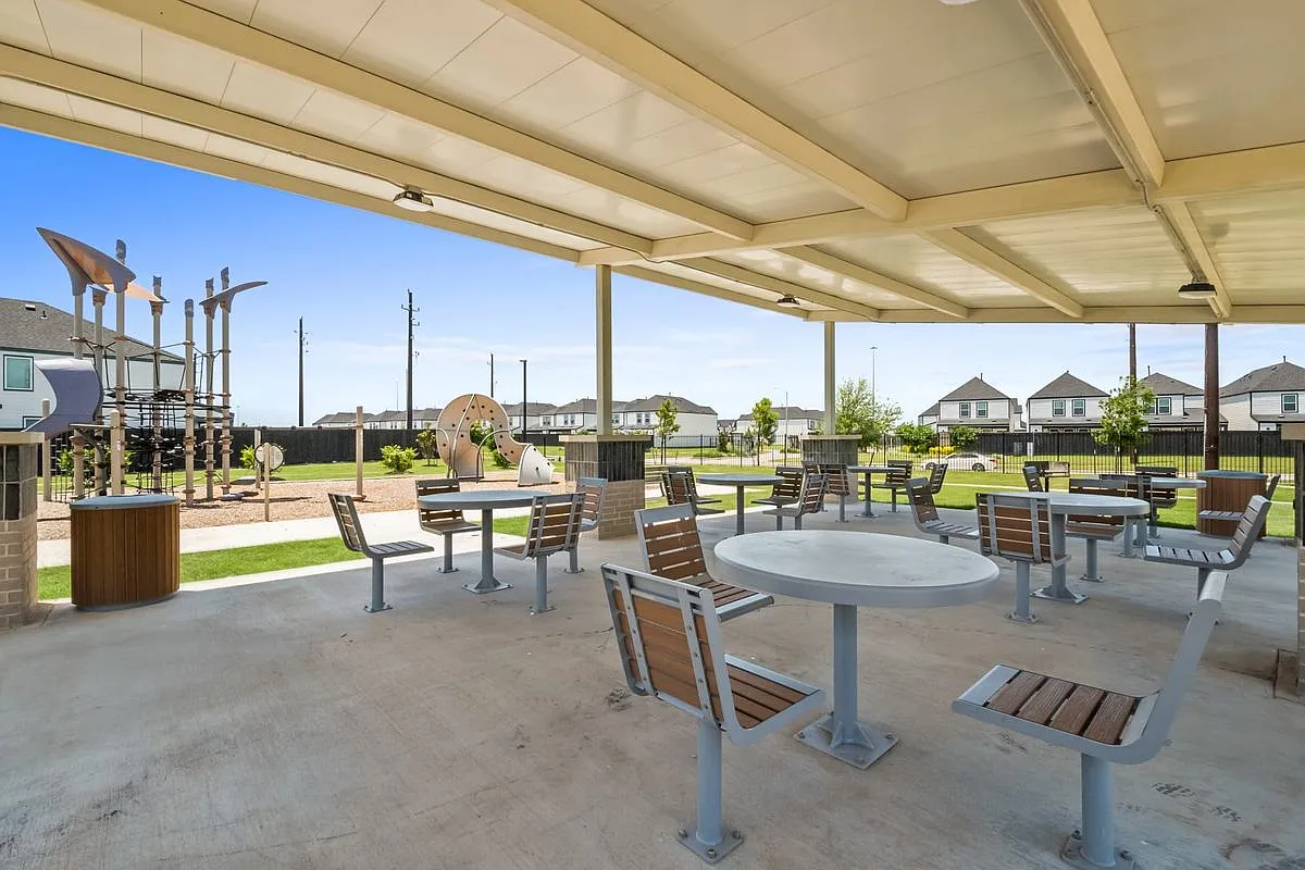 4 bed, 2.5 bath, 2166 sqft, $2,400 — Photo 4