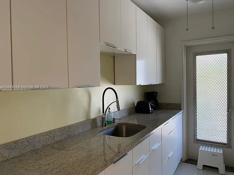 7935 Carlyle Ave #10 — Photo 6