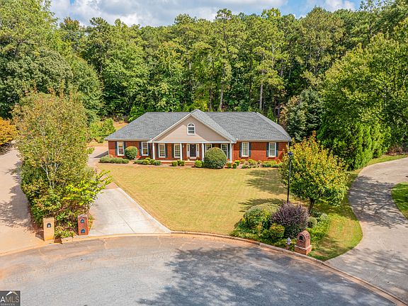 2nd image of 560 Saddle Crest Dr