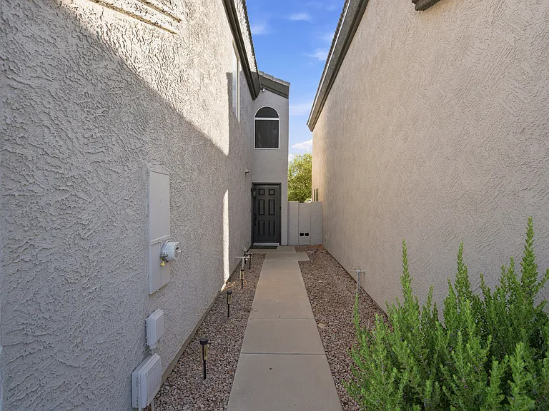1195 W Salmon Ct — Photo 4