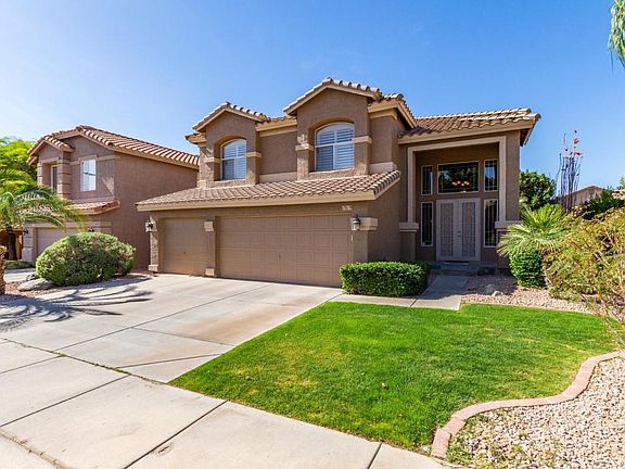 3rd image of 1019 E Mountain Vista Dr