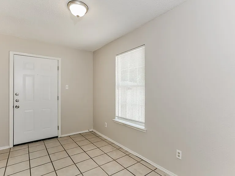 4530 Lizzy Dr — Photo 5