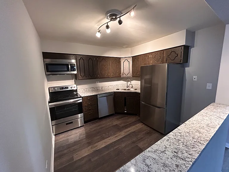 313 & 329 N Maple St — Photo 10