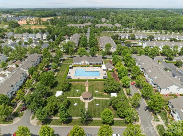 17257 Doe Valley Ct, Cornelius, NC 28031