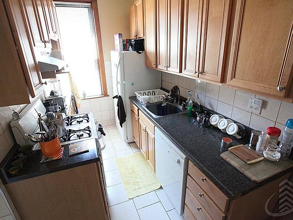 2nd image of 1357 N Ashland Ave
