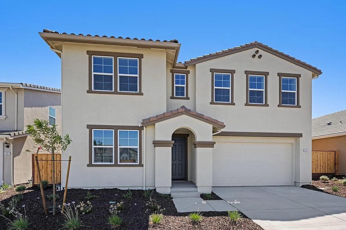 1911 Amaryllis Dr photo 1