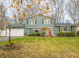 28 Crystal Springs Ln, Fairport, NY 14450