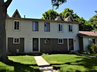 2048 Blue Lac Dr, Haslett, MI 48840