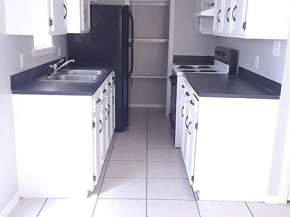 2nd image of 601 E Taft Ave