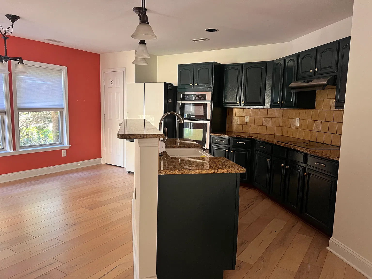 3 bed, 2.5 bath, 1800 sqft, $2,200 — Photo 2