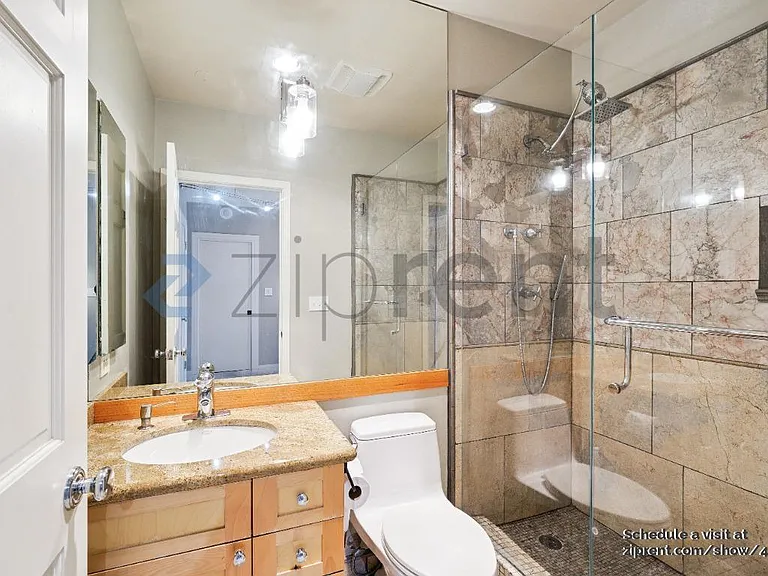 1350 California St #304 — Photo 13