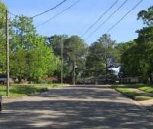 Exterior Neighborhood (street photo)