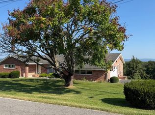 360 Mountain View Ave, Rural Retreat, VA 24368