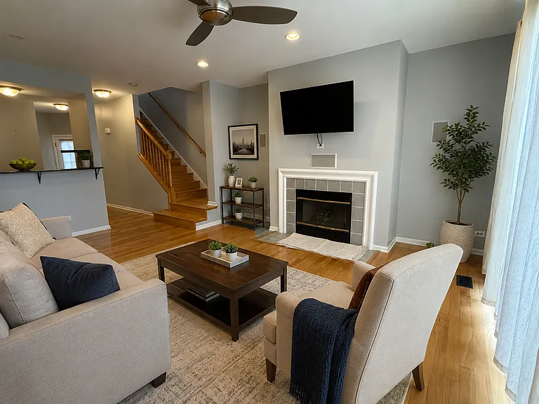 340 Glen Leven Ct — Photo 2