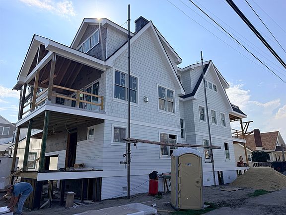 3rd image of 226 E 16th Ave
