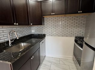 6830 N Sheridan Rd APT 351, Chicago, IL 60626