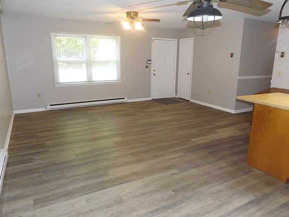 2nd image of 403 Victory Ln