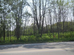 2 N Hacker Rd, Howell, MI 48843
