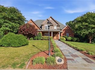 4250 Dodgetown Rd, Walnut Cove, NC 27052