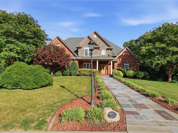 4250 Dodgetown Rd, Walnut Cove, NC 27052