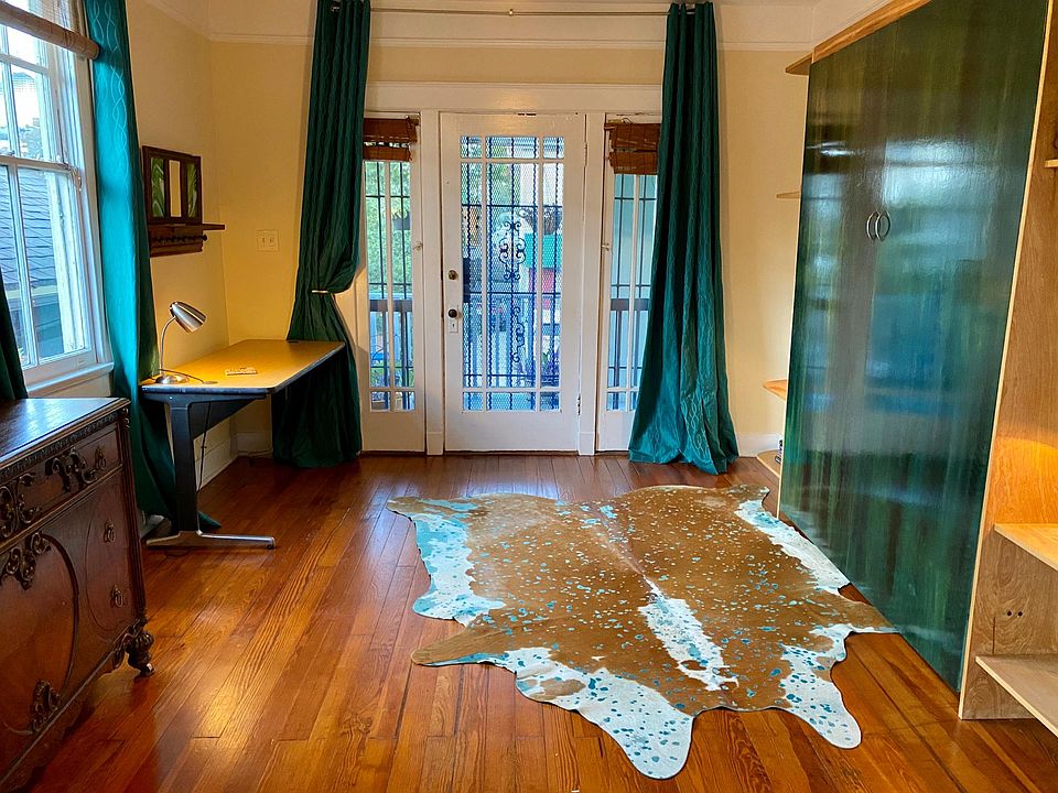 With Murphy bed up