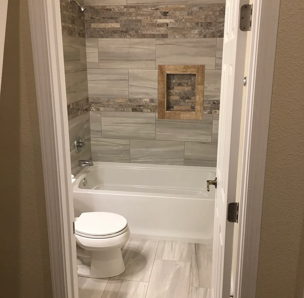 Studio, 400 sqft, $1,599 — Photo 3