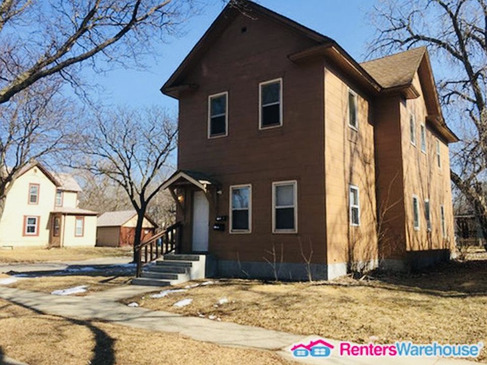 1st image of 1430 Irving Ave N Unit 2