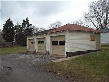4th image of 302 Quincy Ave