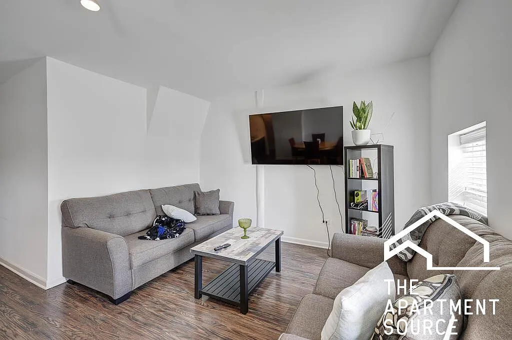 2022 South Throop Street #4E — Photo 4