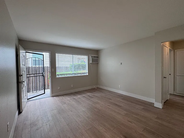 1417 T Street — Photo 6