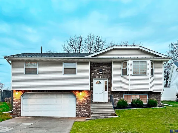 4141 Paxton Cir, Lincoln, NE 68521