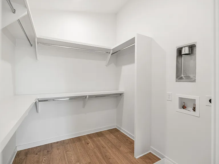 3060 Edwin Cir — Photo 15